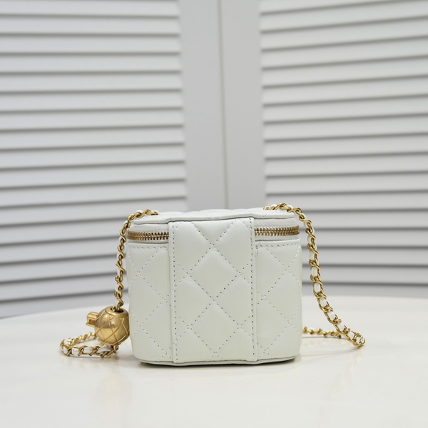 シャネルバッグ側面デザイン